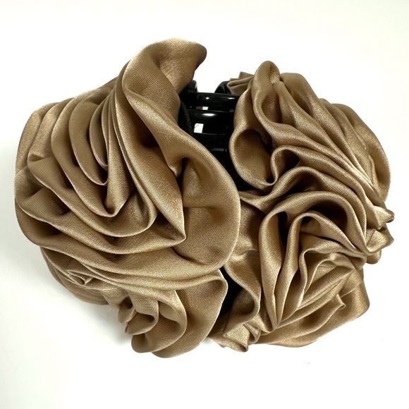 Big Rosette Flower Hair Clip in Tan - Picture 2 of 7